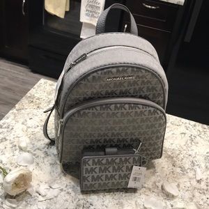 MICHAEL KORS MEDIUM SIG  ABBEY BACKPACK